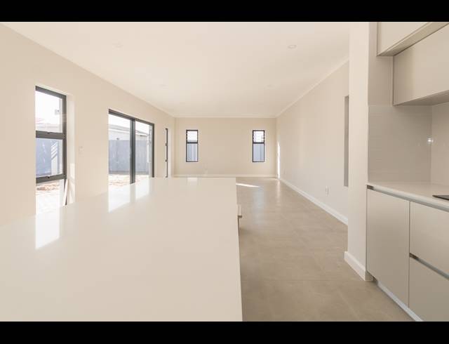 4 BEDROOM FREEHOLD FOR SALE IN PARKLANDS NORTH